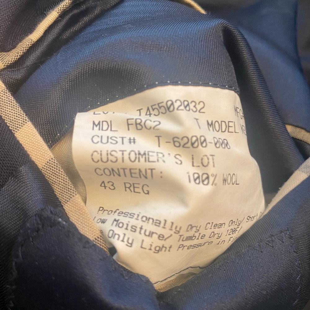 Men’s classic Brooks Brother’s blazer/sport coat in navy 43R. - Picture 7 of 10